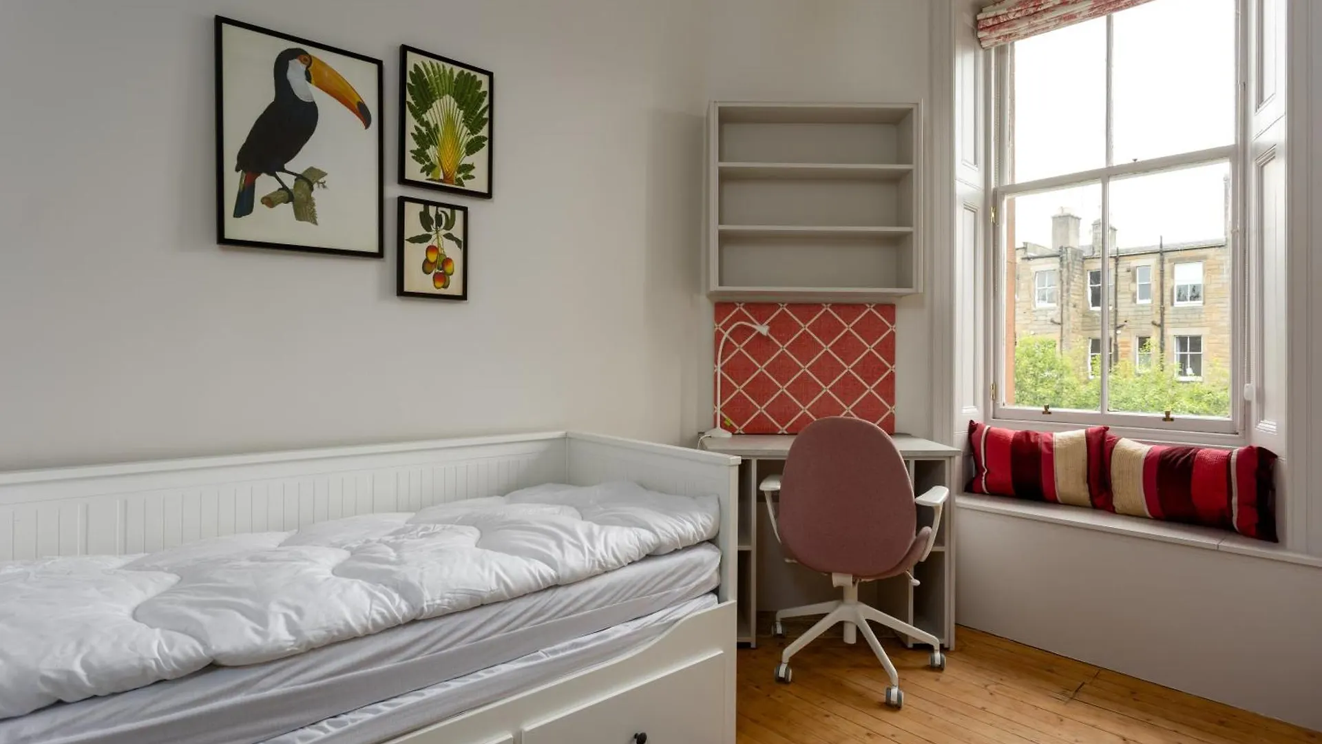 Gorgeous 4 Bed Apartment Right Beside The Meadows Edinburgh United Kingdom