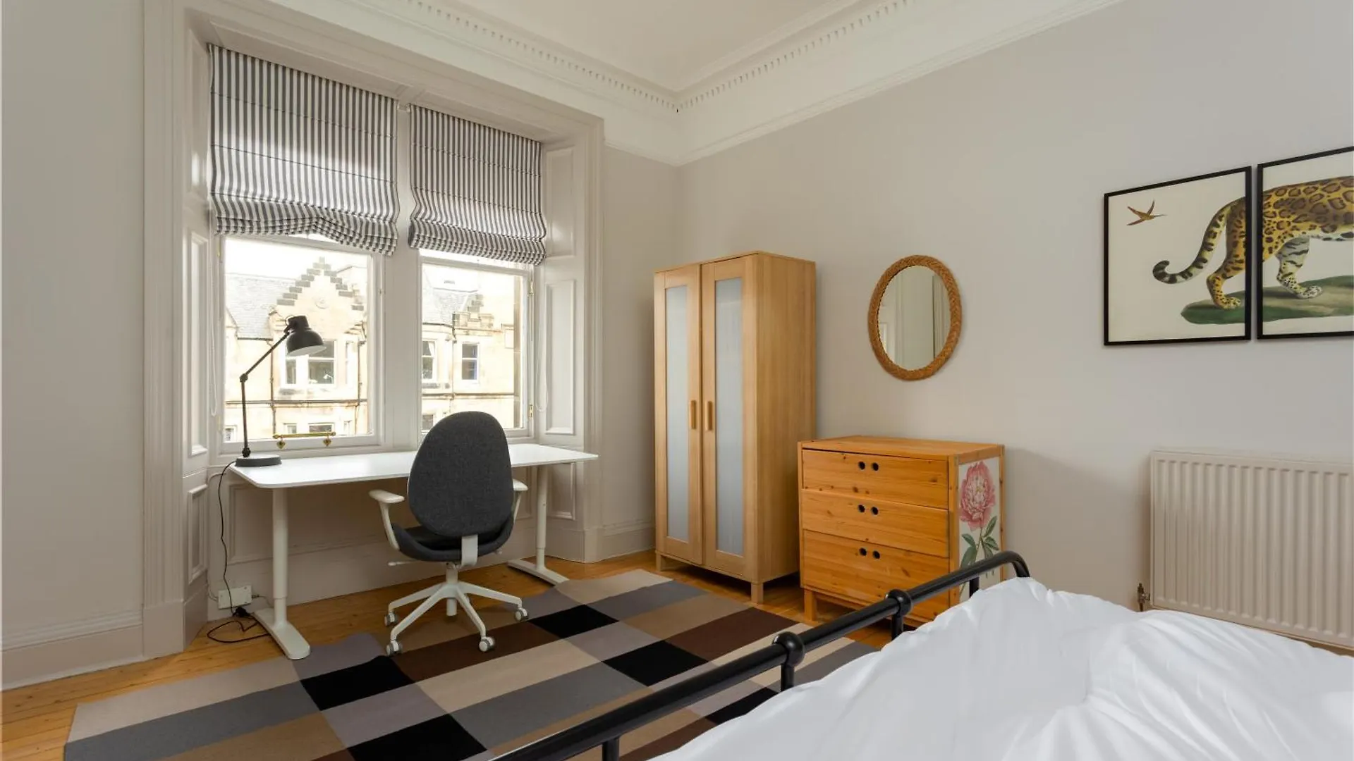 Gorgeous 4 Bed Apartment Right Beside The Meadows Edinburgh 0*,  United Kingdom