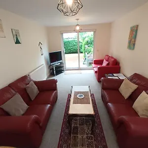 Modern With Free Parking And Private Garden Edinburgh