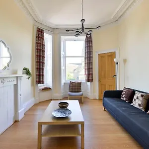 Guestready - Enchanting 2 Bedroom Flat Near Edinburgh's Old Town Edinburgh