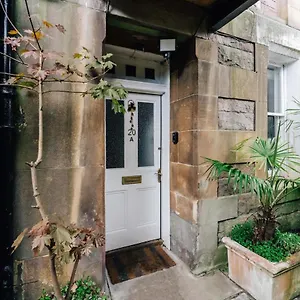 Special Basement Close To The Meadows Edinburgh