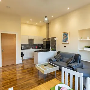 New 2 Bed With Stunning Views Of Arthur Seat Mountain Édimbourg