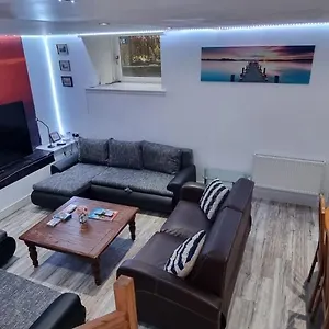 Luxury Five Bedroom Deluxe Duplex I Centre I Fully Equipped I Fountainpark Edinburgh