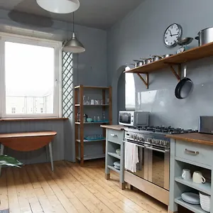 Trendy Urban Retreat In Edinburgh
